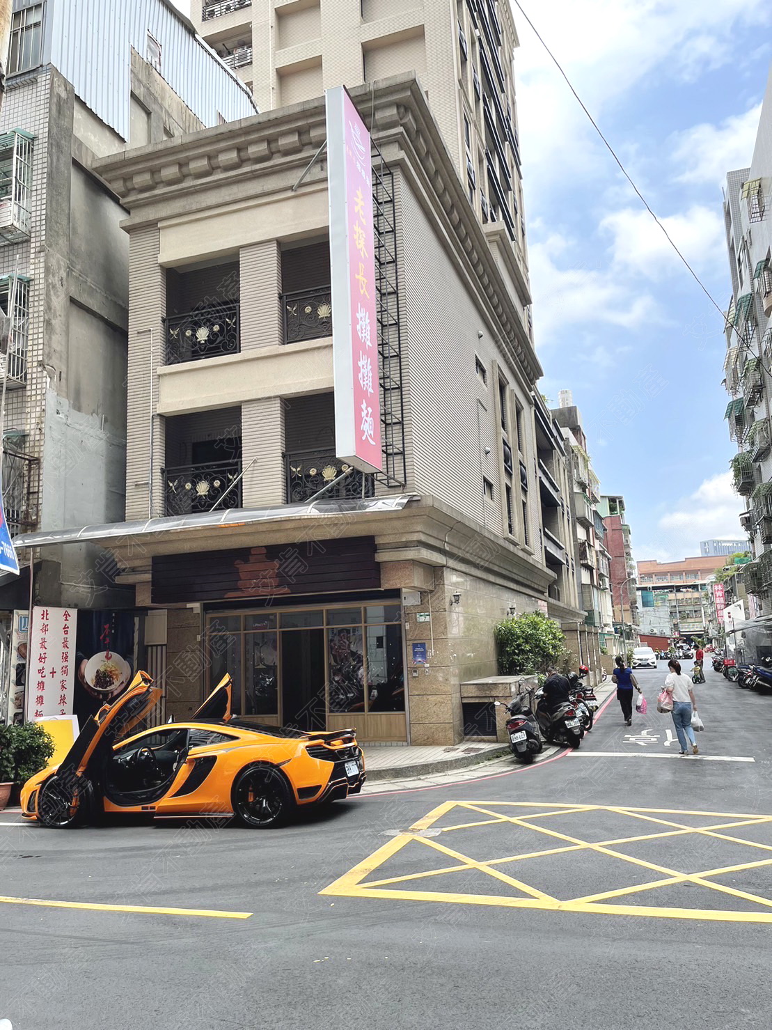 ICAN 重慶路三角窗錢多多店面