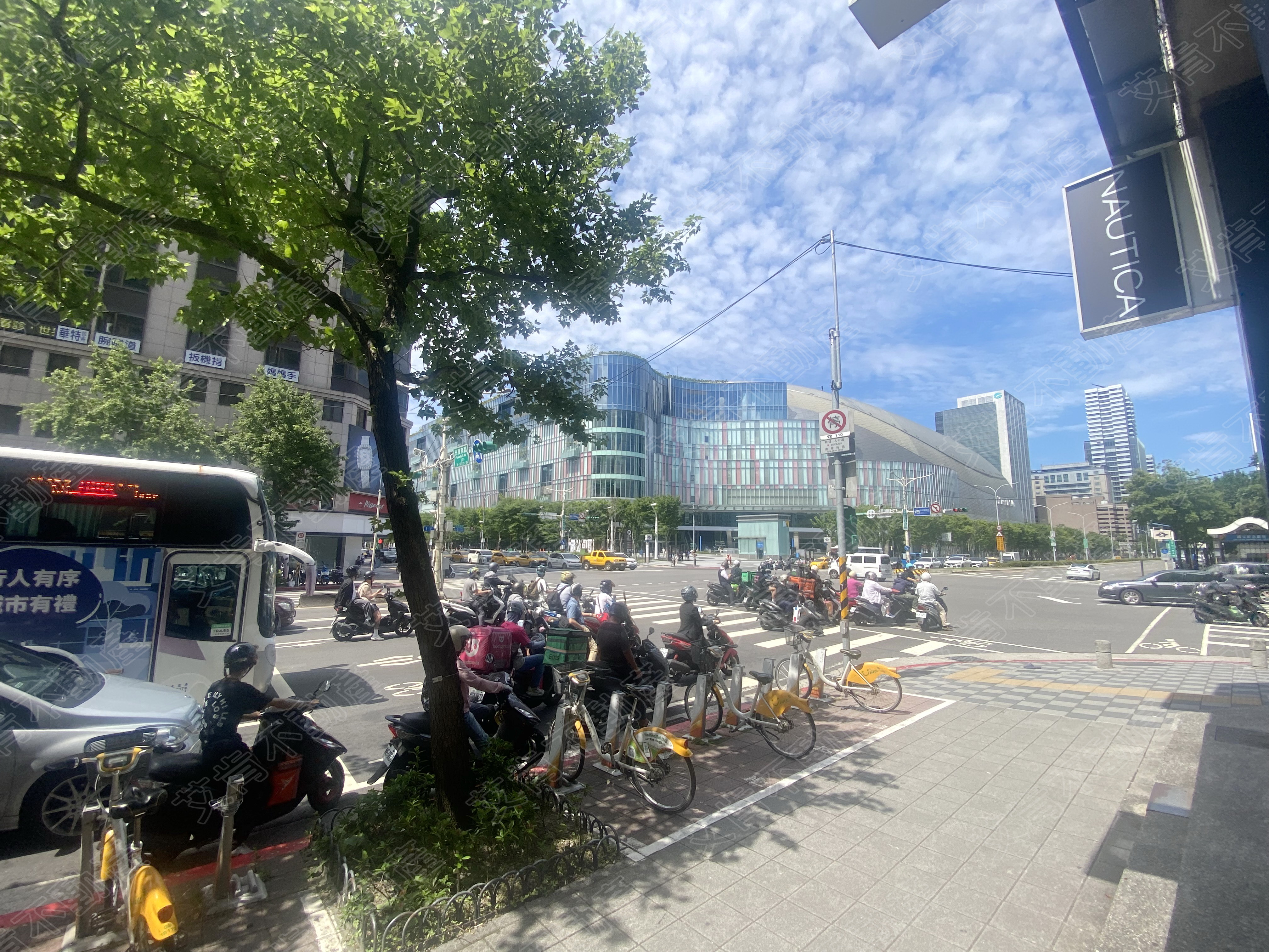 ICAN國父紀念館站一分鐘/大巨蛋/方正店面