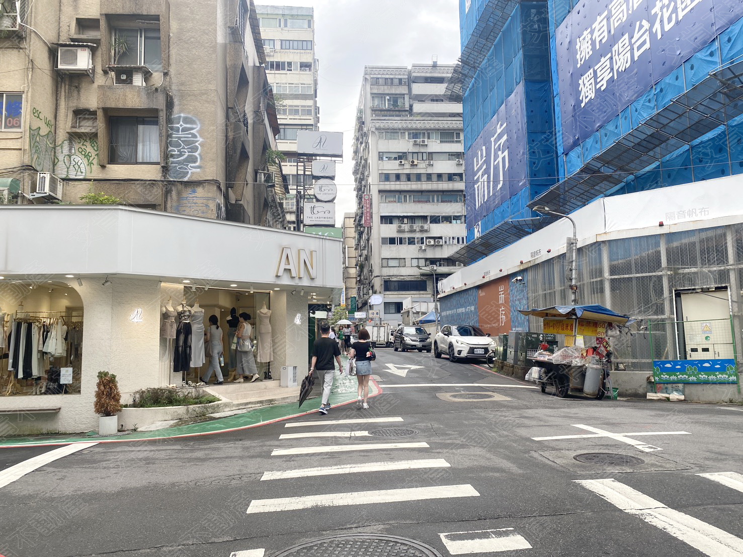 ICAN敦化南路//熱鬧商區//人潮多//捷運忠孝敦化站